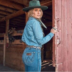 Wrangler Straight Blue Jeans Timeless Style